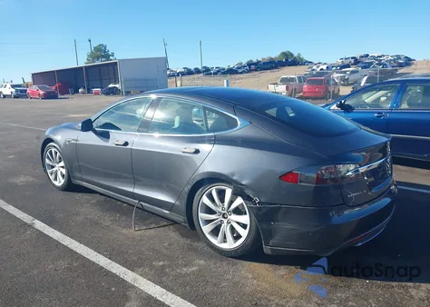 2015 Tesla Model S 70D/85D/P85D z USA, uszkodzony, nr VIN 5YJSA1E28FF112500